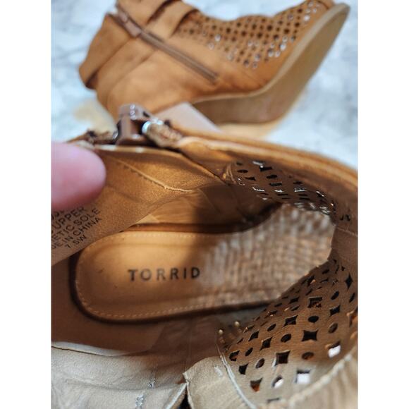 Torrid Women’s Brown Circle Diamond Cutout Peep Toe‎ Ankle Heeled Boots Size 7.5 - Picture 6 of 8